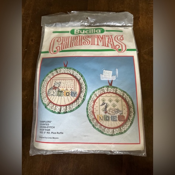 Bucillia Christmas 82565 Samplers Counted Cross Stitch Cat Duck Hoop Ruffle - Picture 1 of 9